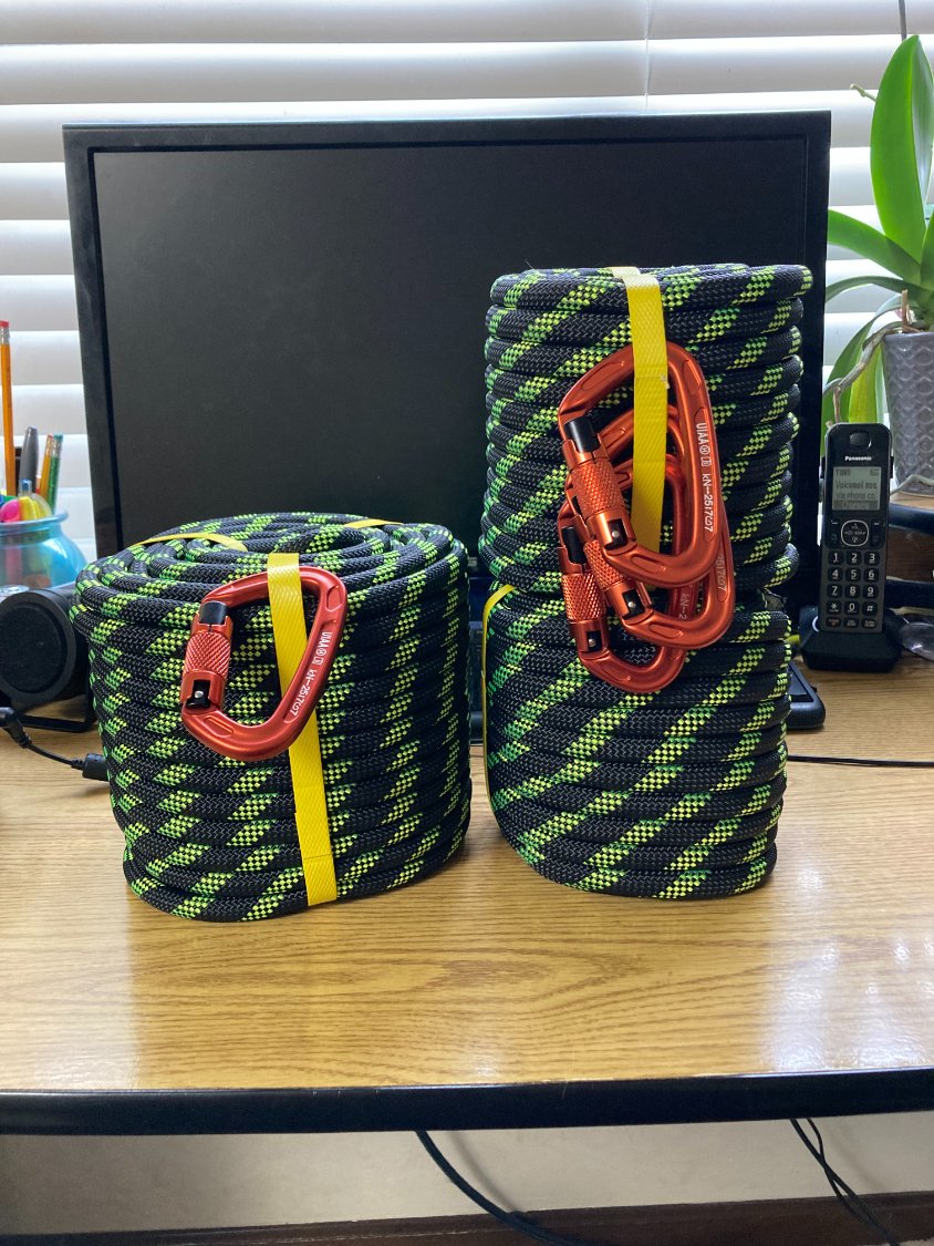 Solve Pretty Rope and 25kn (5620 lbs) Carabiners jigsaw puzzle online ...