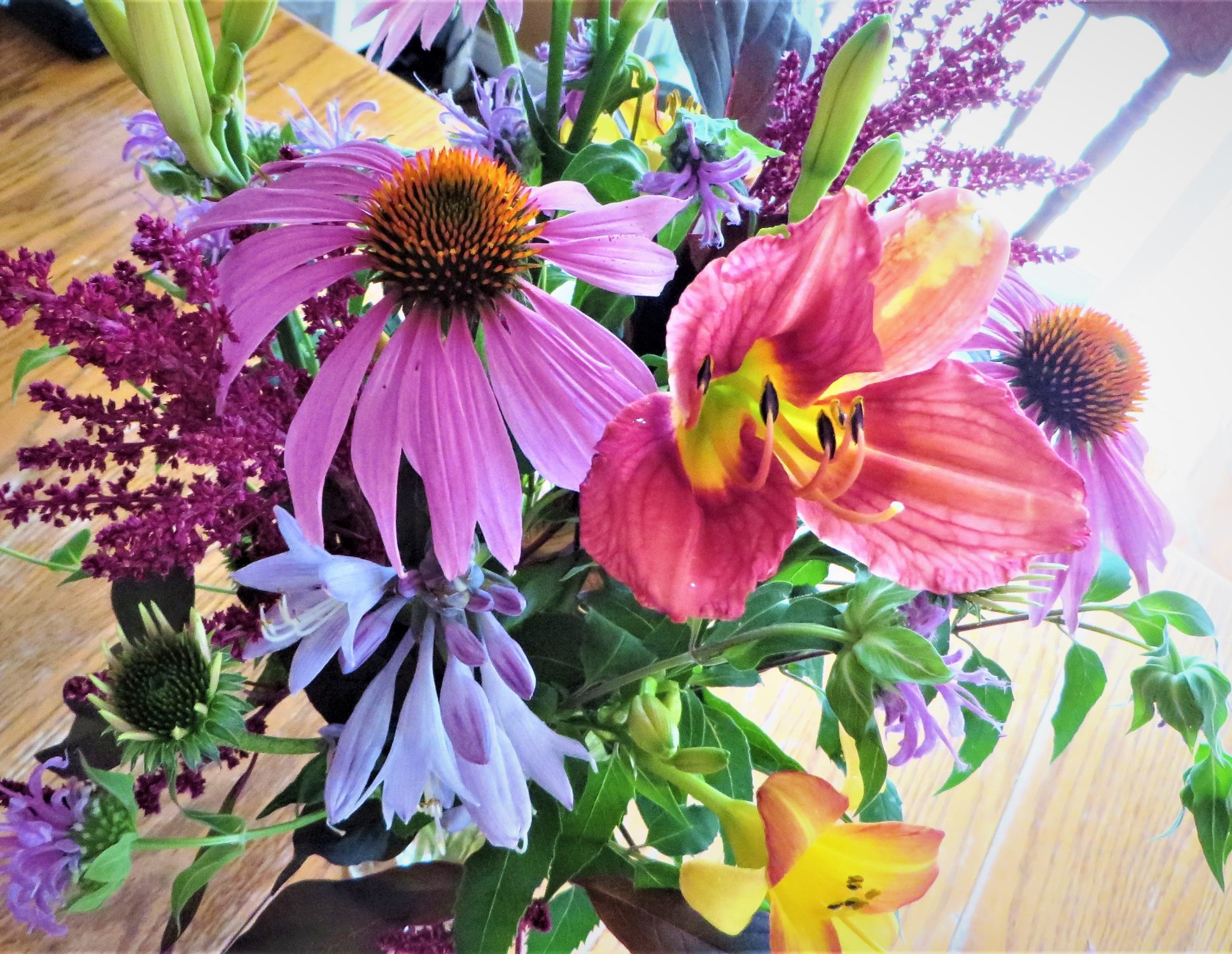 Solve Floral Splendor! jigsaw puzzle online with 567 pieces