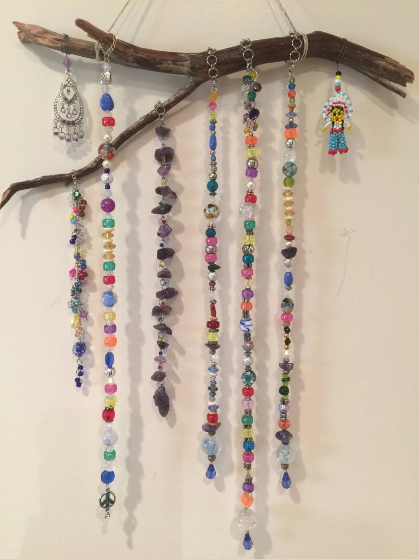 Puzzel 20 stukjes Beaded Up on a Stick Jigidi