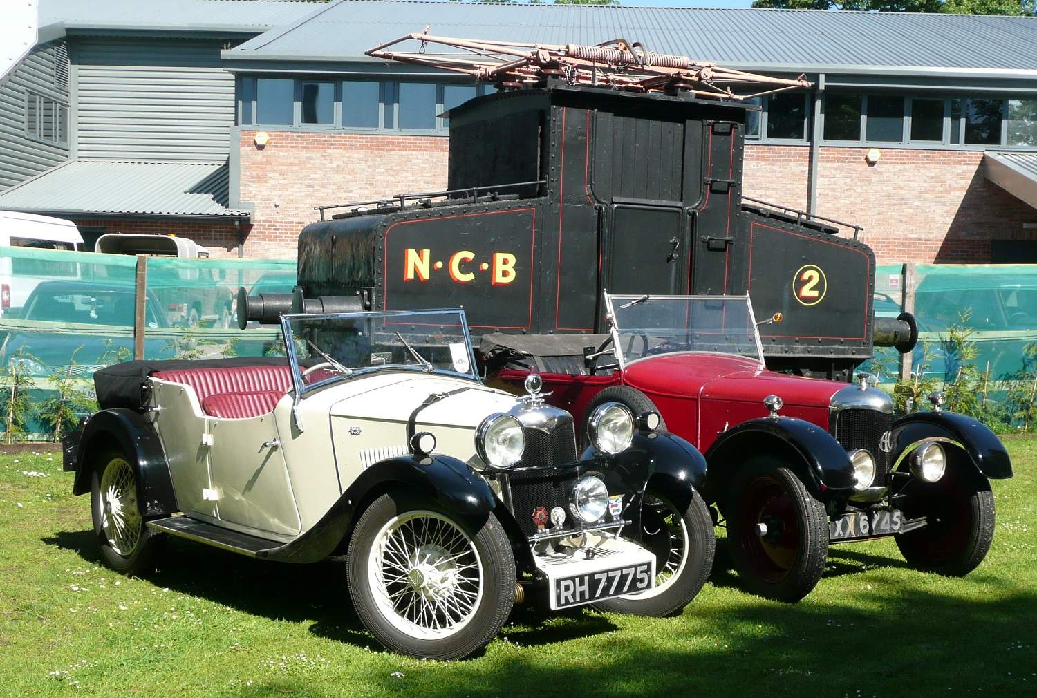 Solve Vintage Roadsters jigsaw puzzle online with 117 pieces