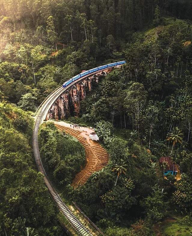 Solve Nine Arches Bridge, Sri Lanka jigsaw puzzle online with 56 pieces