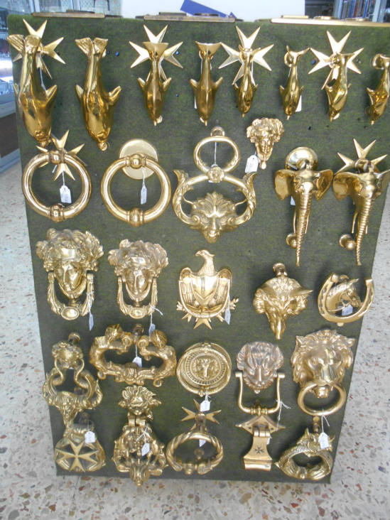 Solve More door knockers ) jigsaw puzzle online with 12 pieces