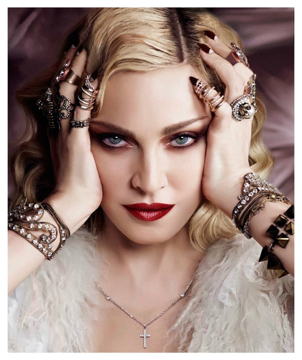 Solve Madonna jigsaw puzzle online with 340 pieces