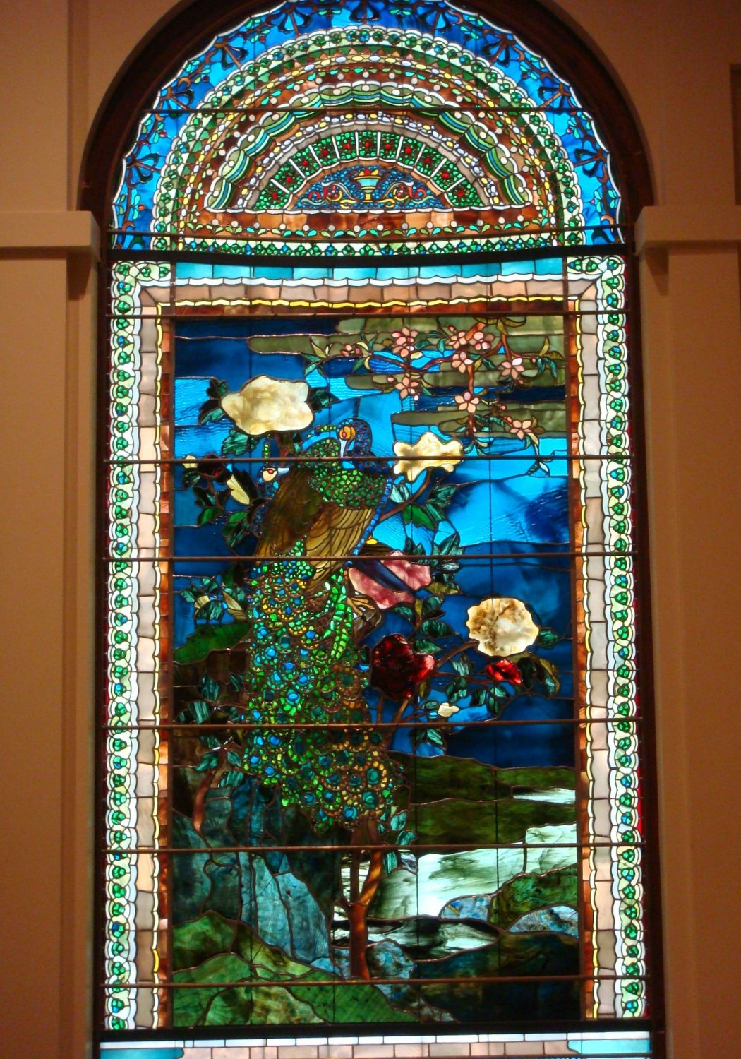 Solve Colourful Stained Glass jigsaw puzzle online with 150 pieces