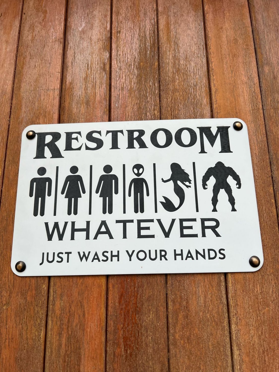 Solve Restroom. jigsaw puzzle online with 63 pieces