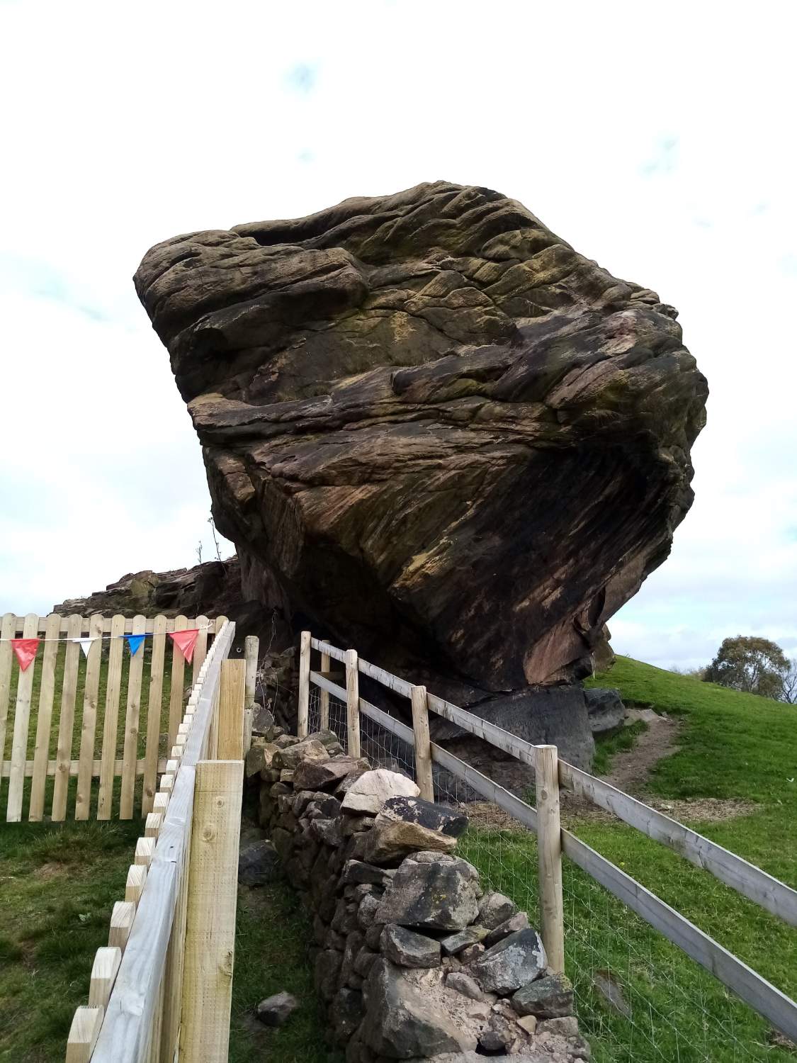 Solve BIDDULPH MOOR ROCK. jigsaw puzzle online with 108 pieces