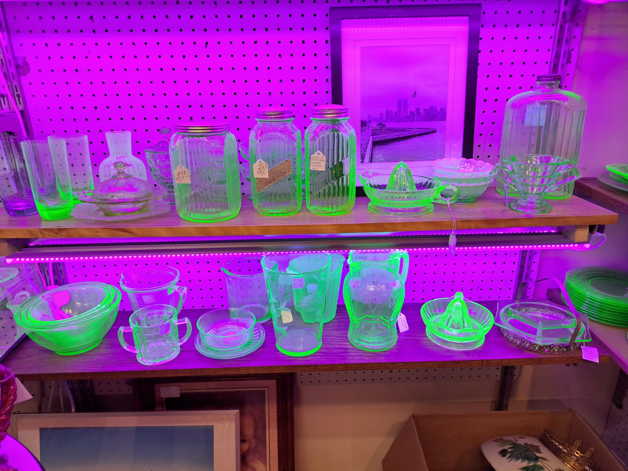 Solve Green Glass jigsaw puzzle online with 108 pieces