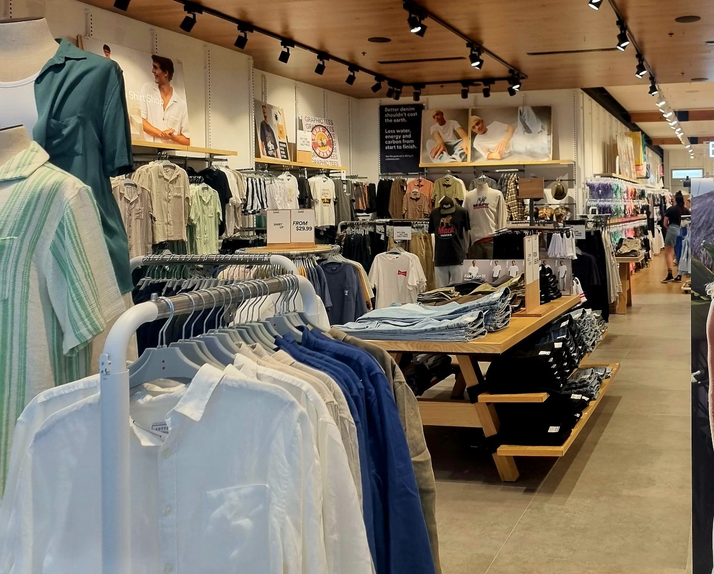 Solve Clothes jigsaw puzzle online with 12 pieces