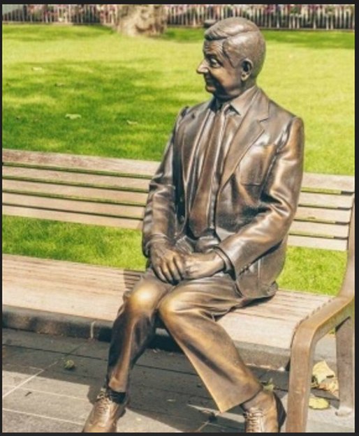 Solve Mister Bean in London England jigsaw puzzle online with 42 pieces