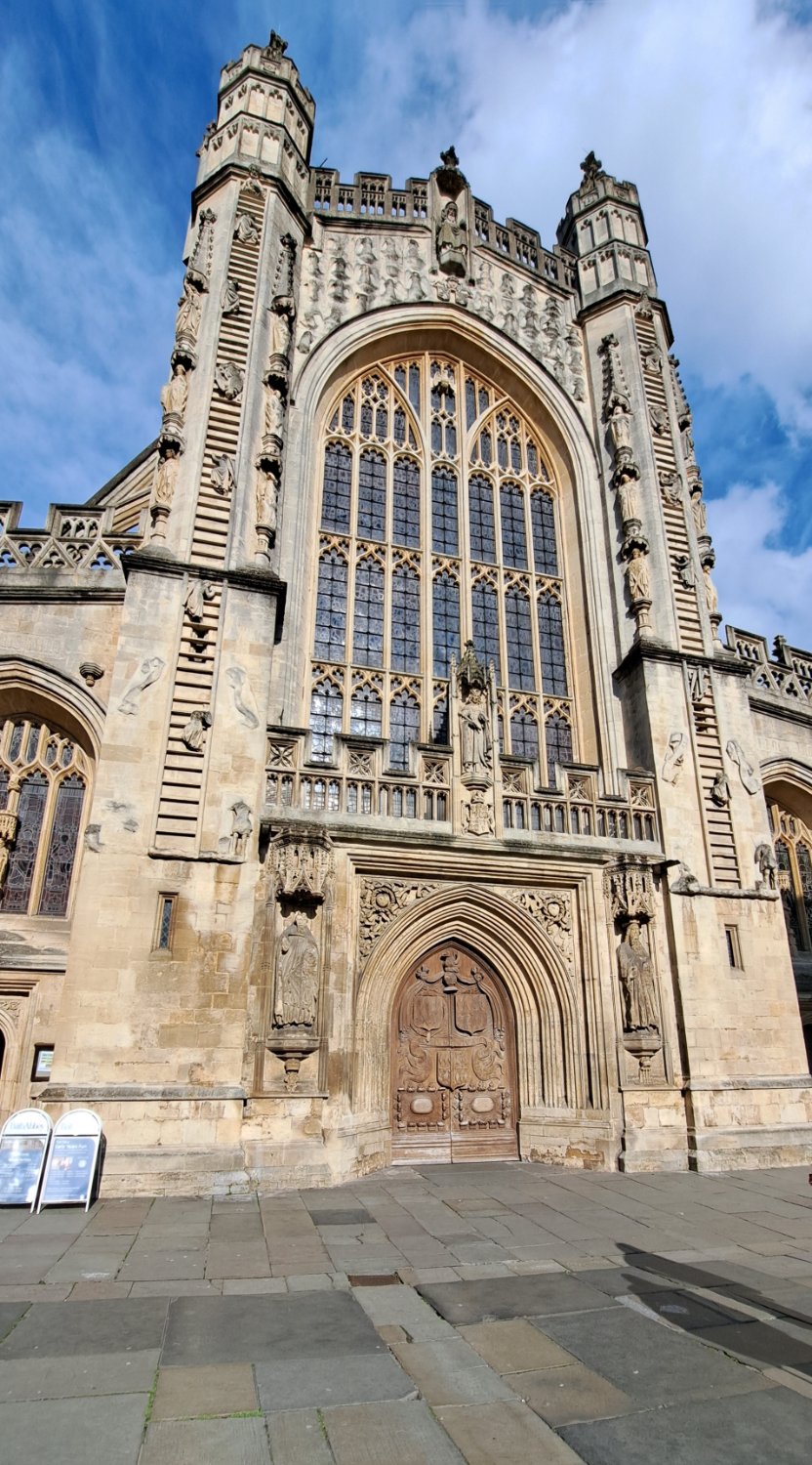 Solve Bath Abbey jigsaw puzzle online with 66 pieces