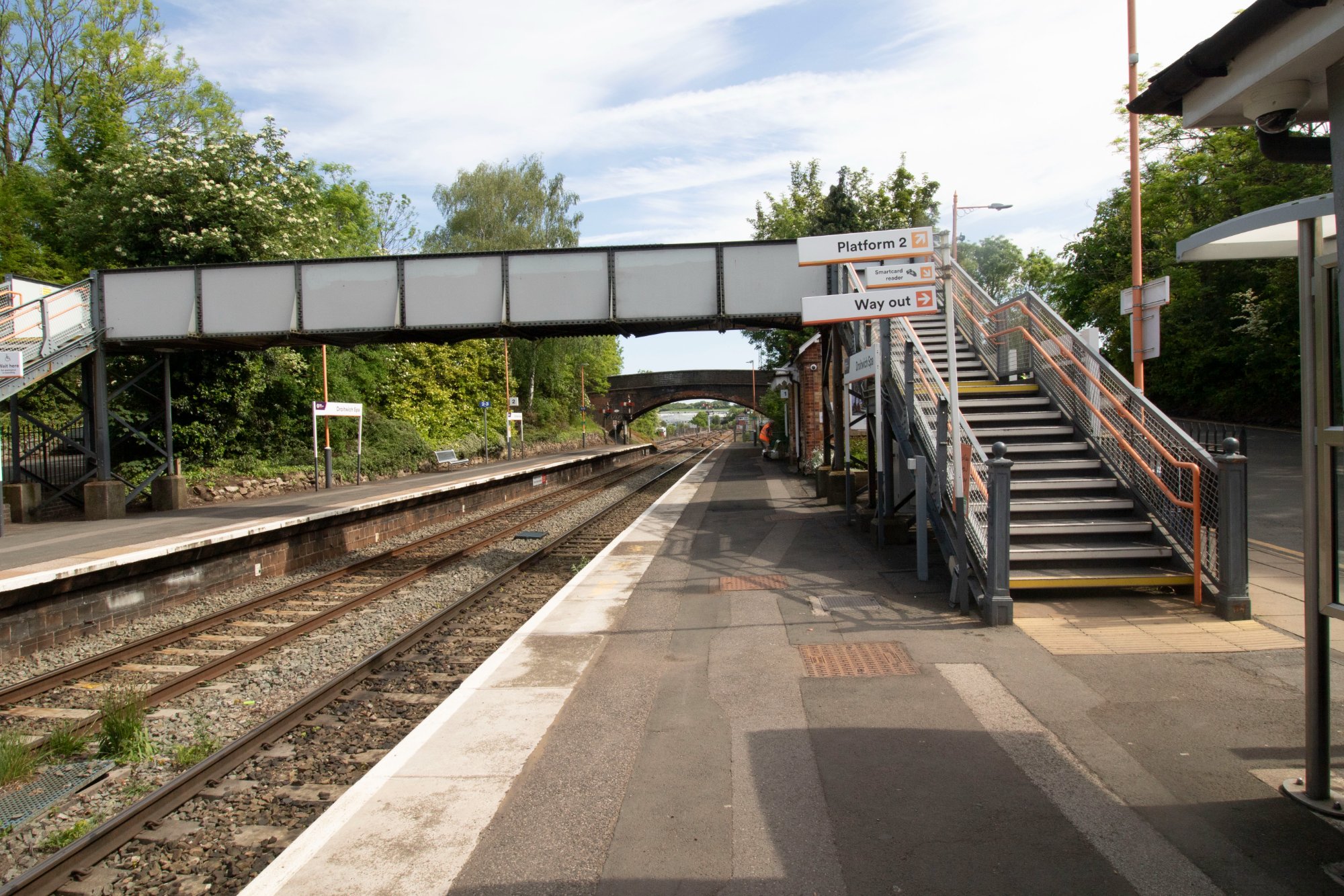 Solve Droitwich 21052023 Spa Station footbridge 01 jigsaw puzzle online with 96 pieces