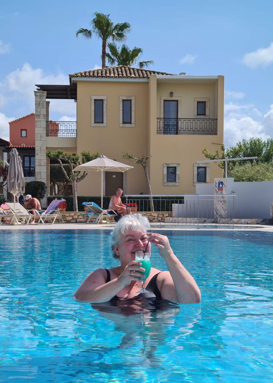 Solve Drinking Swimmingpool Drink in the Swimmingpool jigsaw puzzle