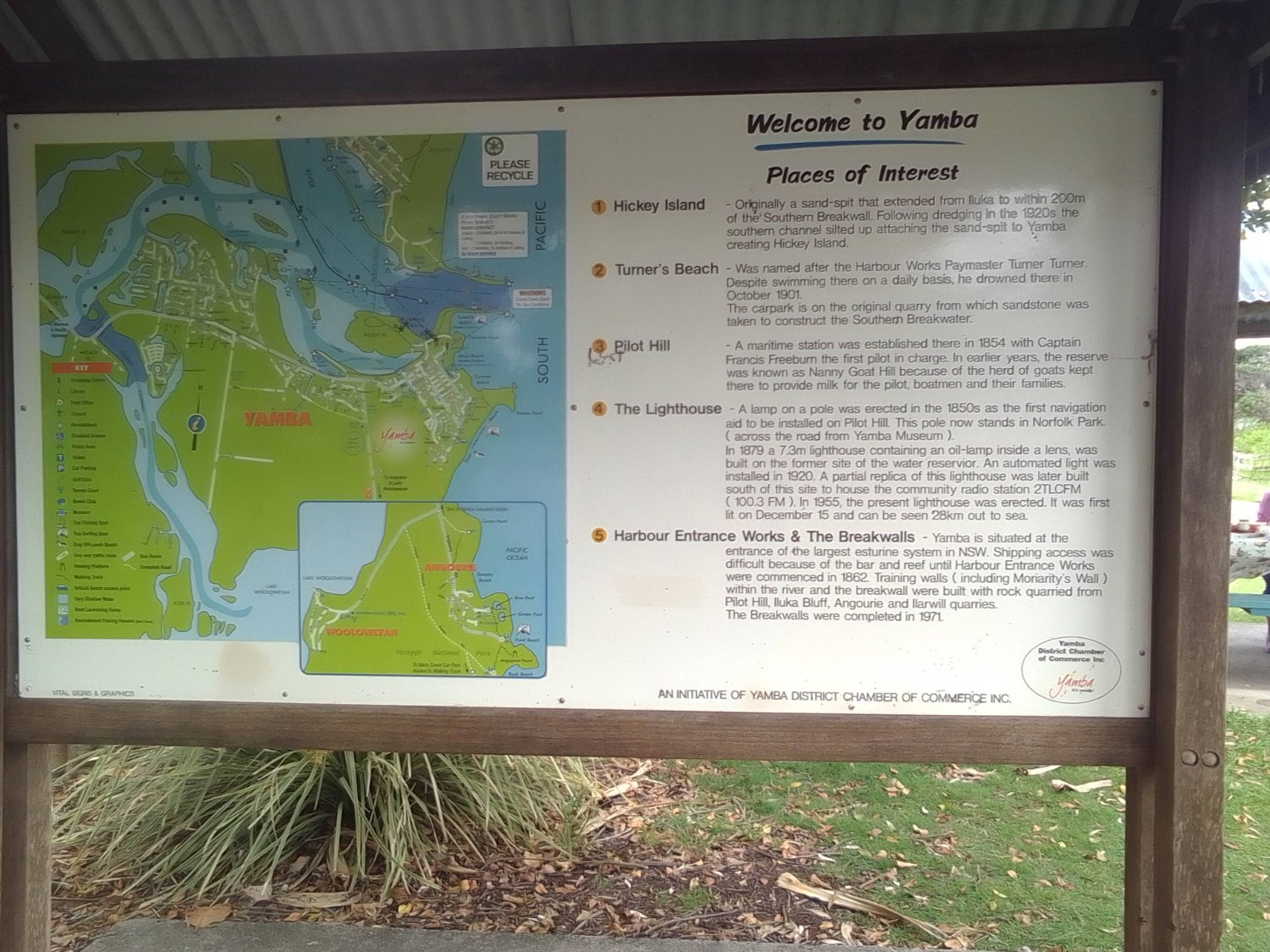 Solve Information Board Two jigsaw puzzle online with 12 pieces