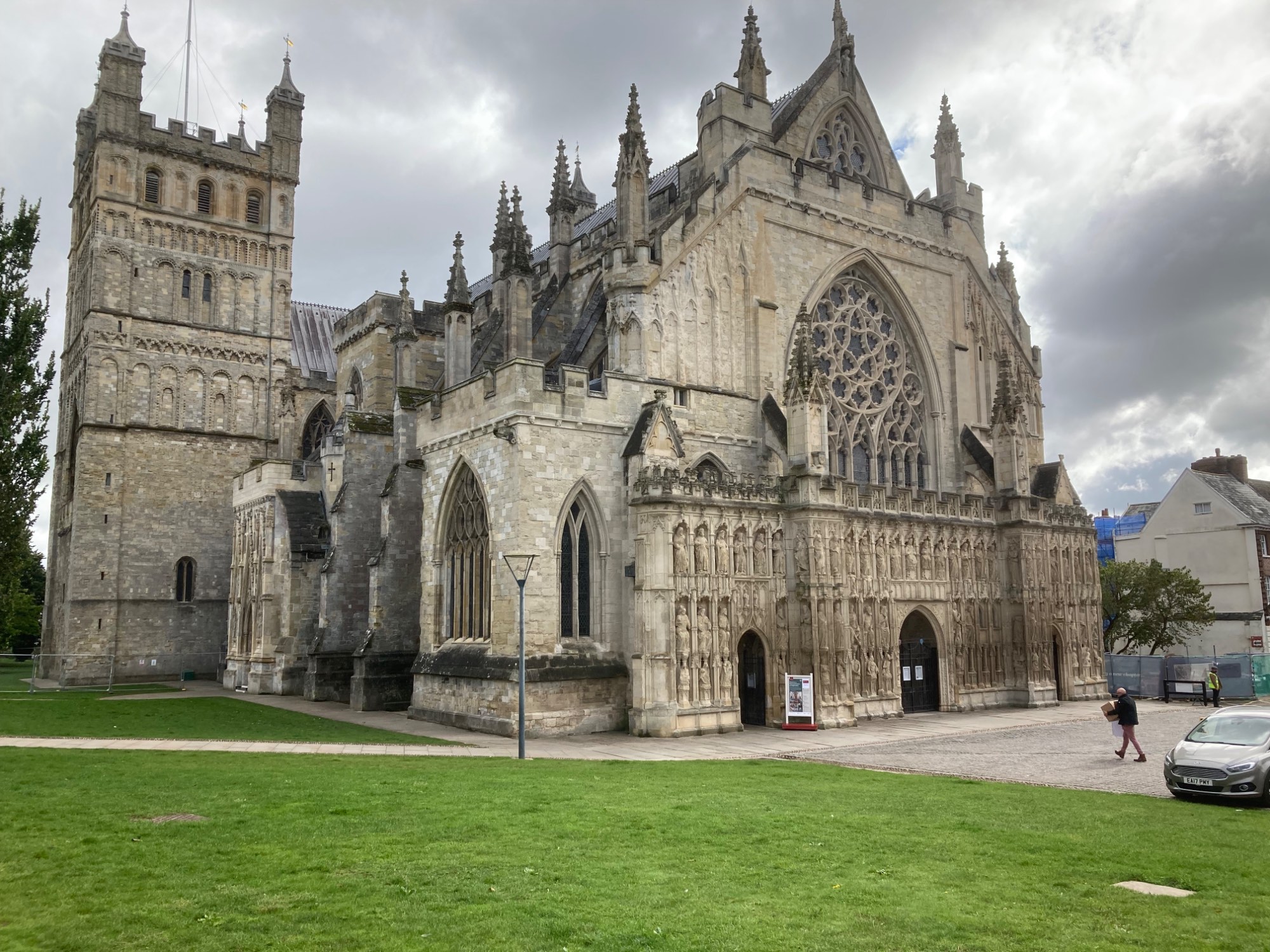 Solve Exeter Cathedral, Devon, England jigsaw puzzle online with 165 pieces