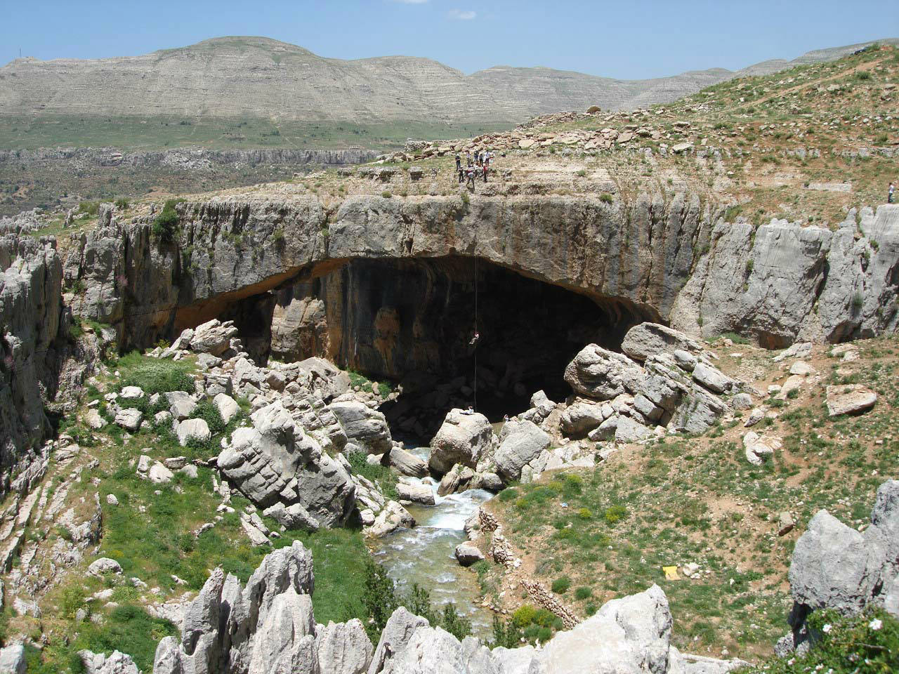 Solve Spelunking in Lebanon jigsaw puzzle online with 336 pieces