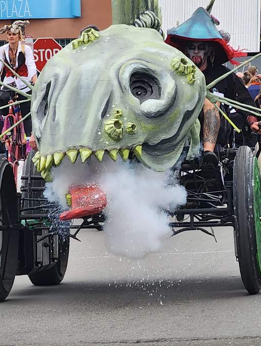 Solve sculpture race, Arcata, CA jigsaw puzzle online with 35