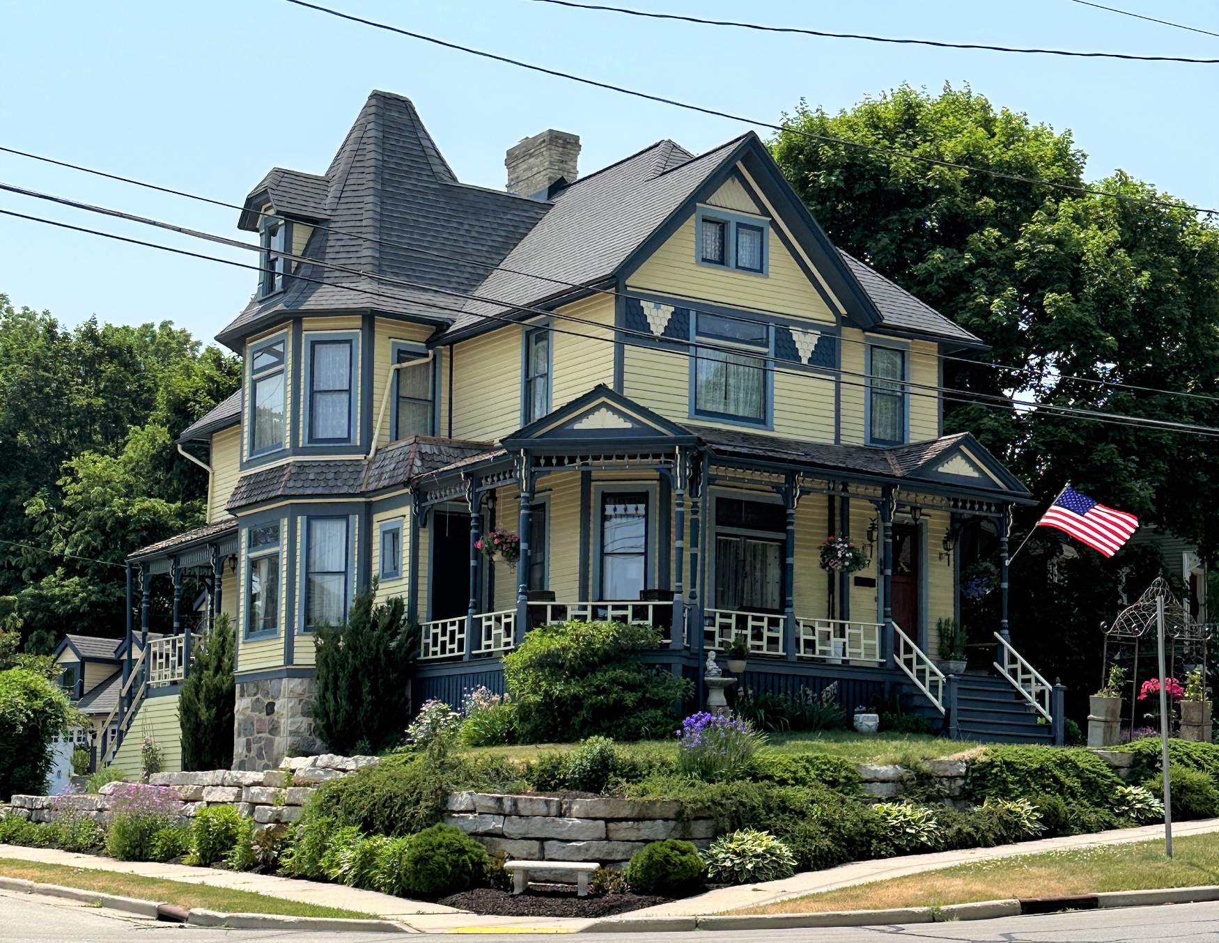 Solve Madison Street, Waukesha jigsaw puzzle online with 154 pieces