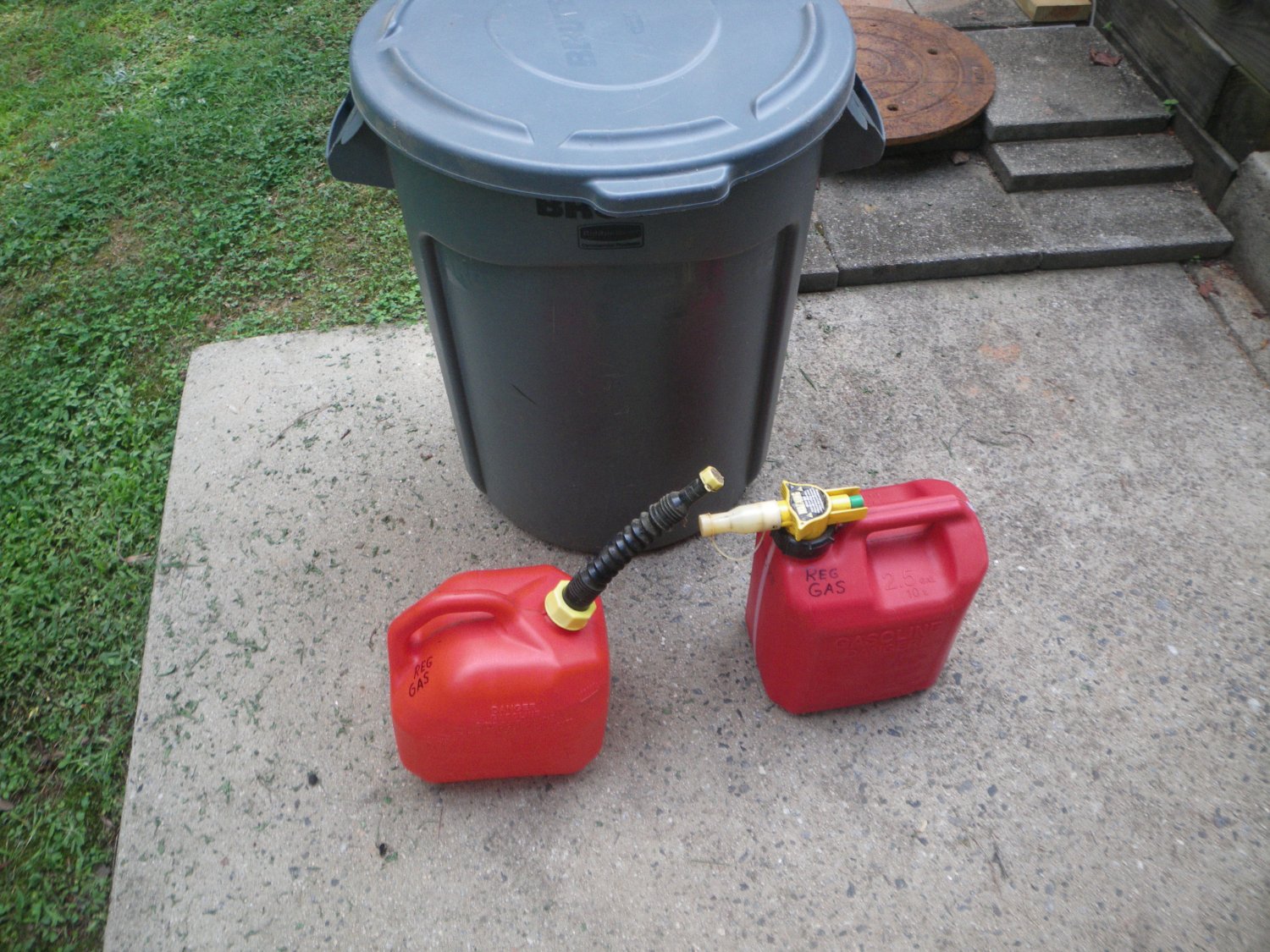 Solve Gas containers jigsaw puzzle online with 30 pieces