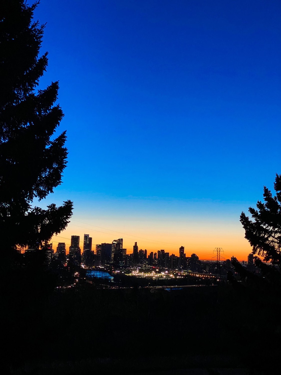 Solve Edmonton jigsaw puzzle online with 130 pieces