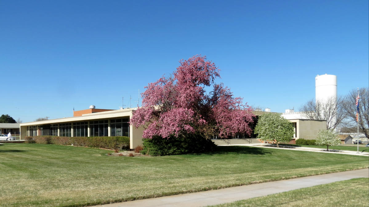 Solve 65 Morton County, Kansas Courthouse In Elkhart 2 jigsaw puzzle online with 66 pieces