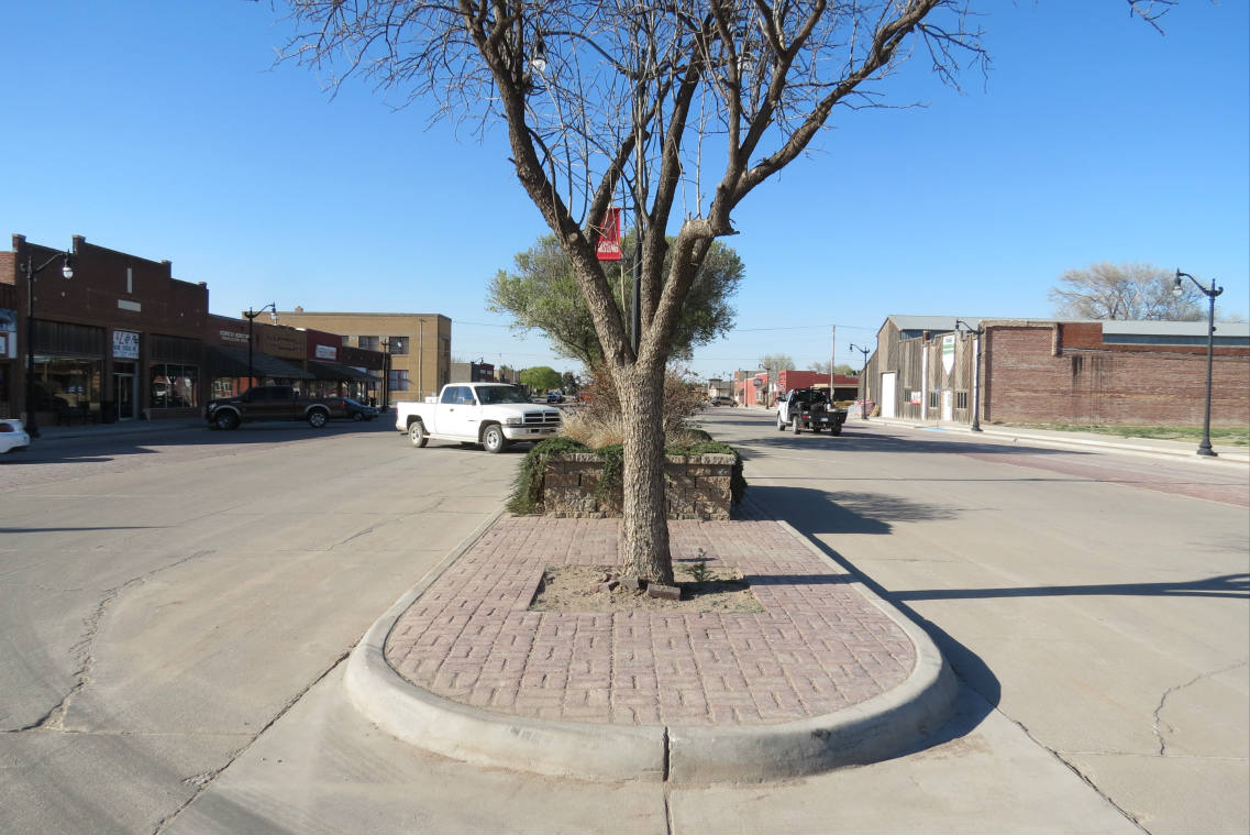 Solve Main Street In Plains, Kansas 2 jigsaw puzzle online with 35 pieces