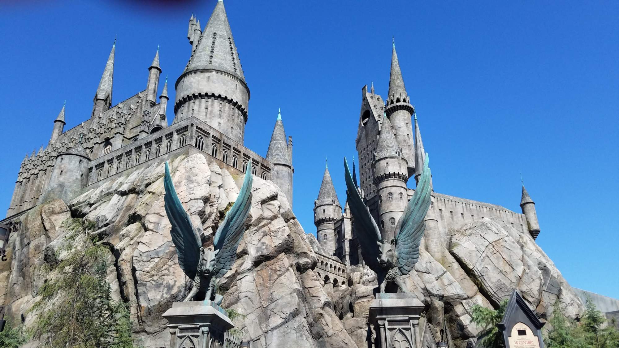 Solve Universal Studios Hollywood Hogwarts jigsaw puzzle online with
