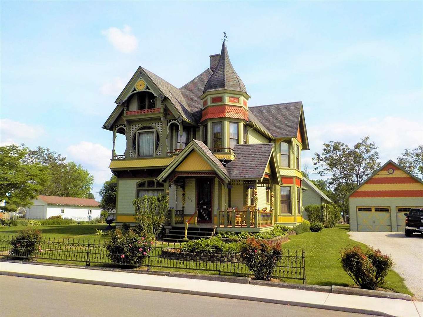 Solve Campbellsburg, Indiana jigsaw puzzle online with 192 pieces