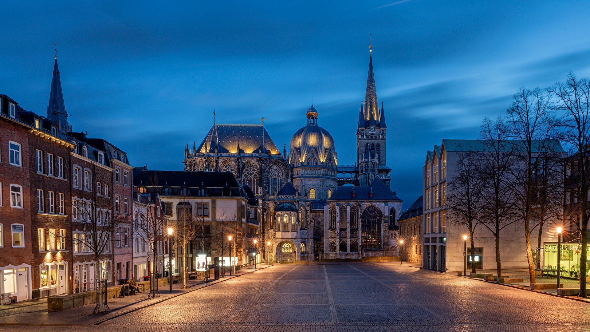 Solve Germany_Cathedral_Aachen jigsaw puzzle online with 180 pieces