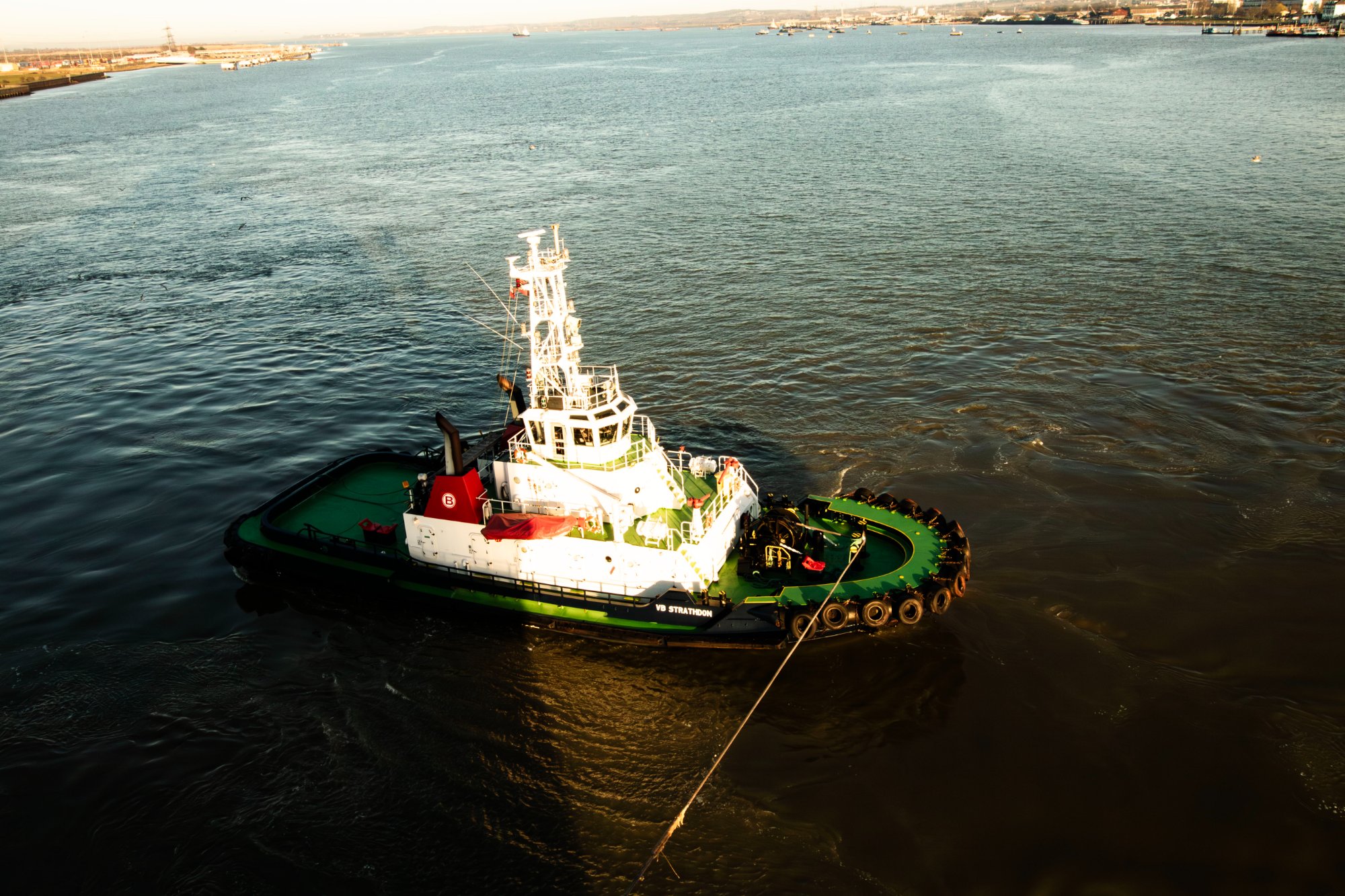 Solve Thames 20-03-2025 mv VB STRATHDON Tug 393 grt 2006 turning mv ...