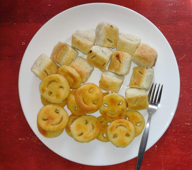 Jigsaw Puzzle Vegan sausage rolls and potato smiley faces 9 pieces