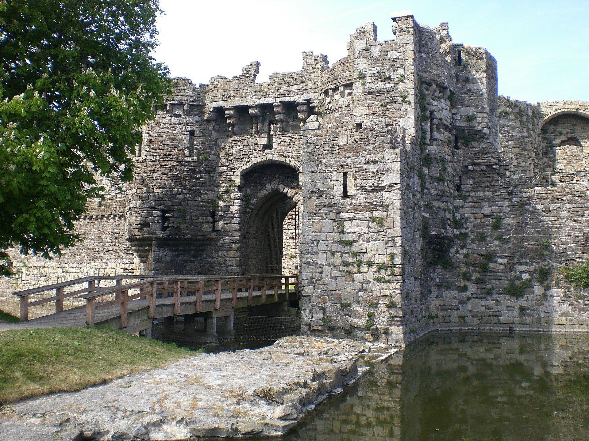 Castillo De Beaumaris Y Moat Angley Gal Foto De Archivo - Imagen De
