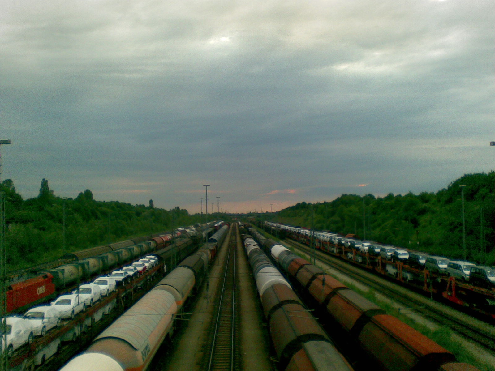 Solve Trains jigsaw puzzle online with 432 pieces