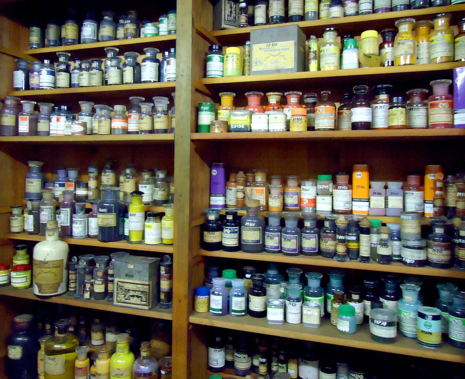 Solve pHistorische_Farbstoffsammlung_DSC00358 jigsaw puzzle online