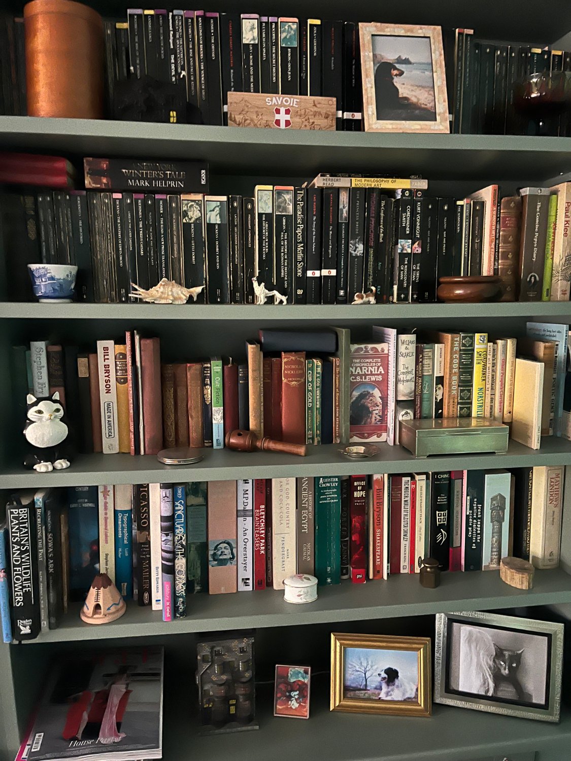 Solve Bookshelves jigsaw puzzle online with 588 pieces