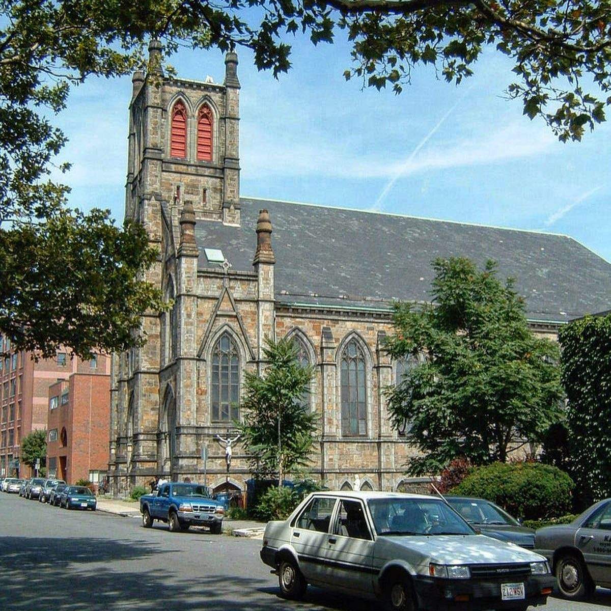 Solve boston_church jigsaw puzzle online with 440 pieces