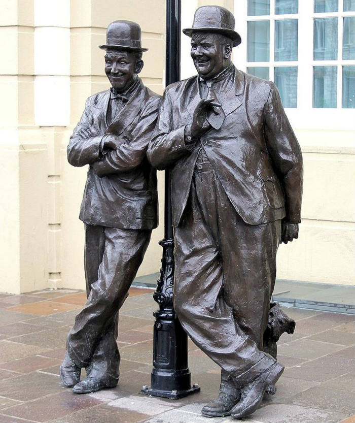 Solve Statue of Stan Laurel and Oliver Hardy outside the Coronation ...