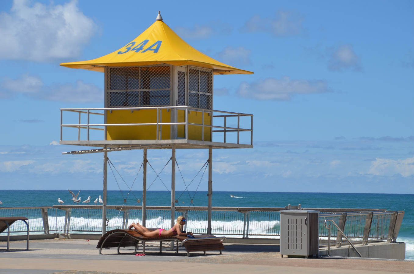 Solve Gold Coast jigsaw puzzle online with 126 pieces