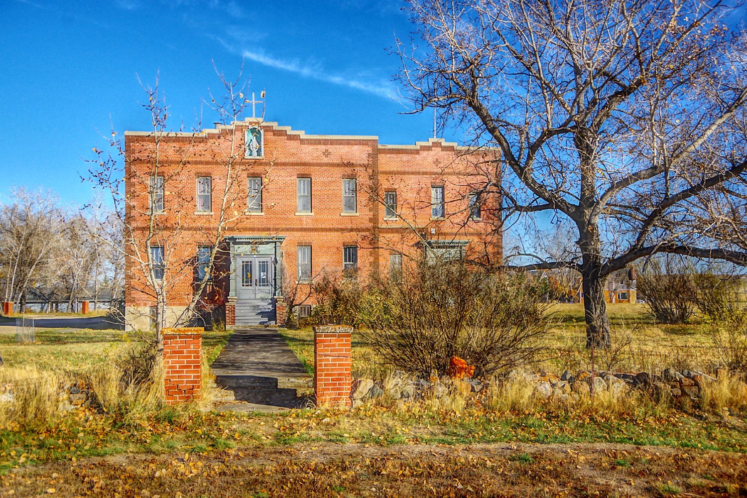 Solve Abandoned Convent Val Marie Saskatchewan jigsaw puzzle online