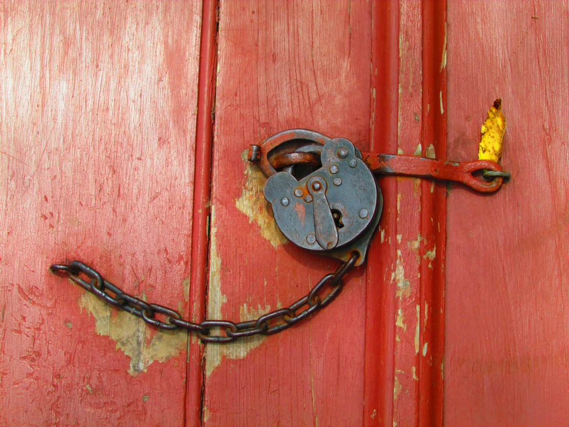 Solve Series Locks and Latches jigsaw puzzle online with 35 pieces