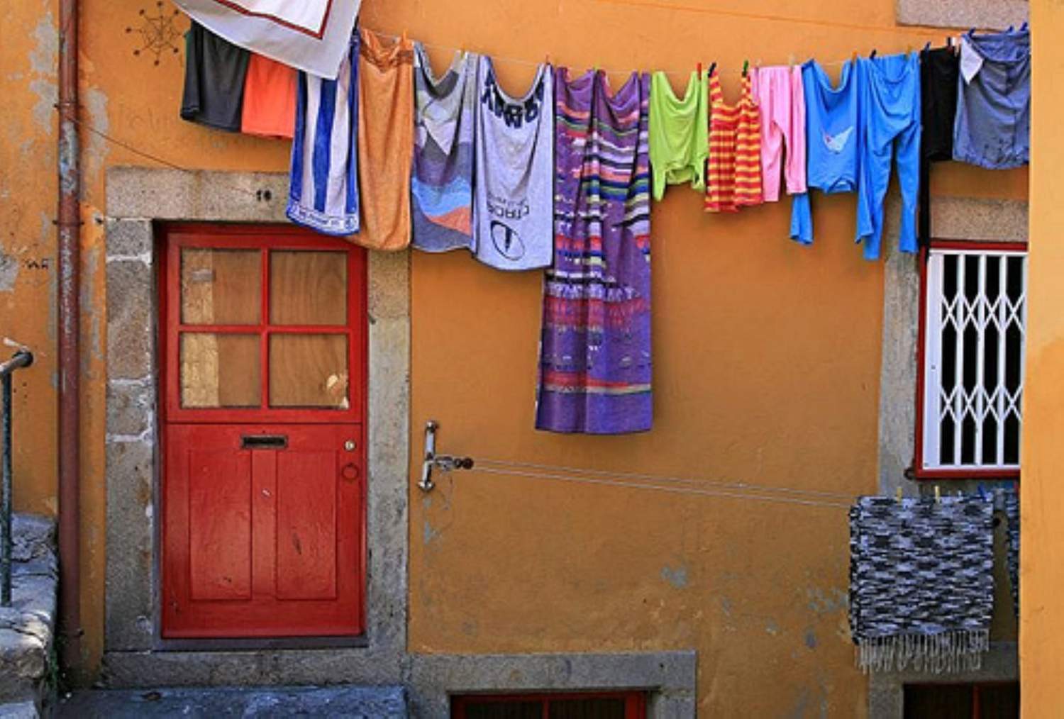 Solve House jigsaw puzzle online with 70 pieces