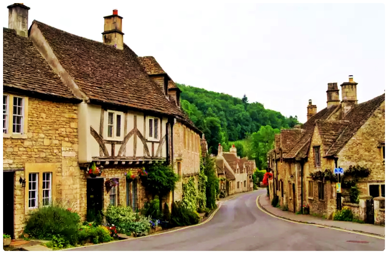 Solve Stone Cottages in the Cotswolds, Village of Bibury, England