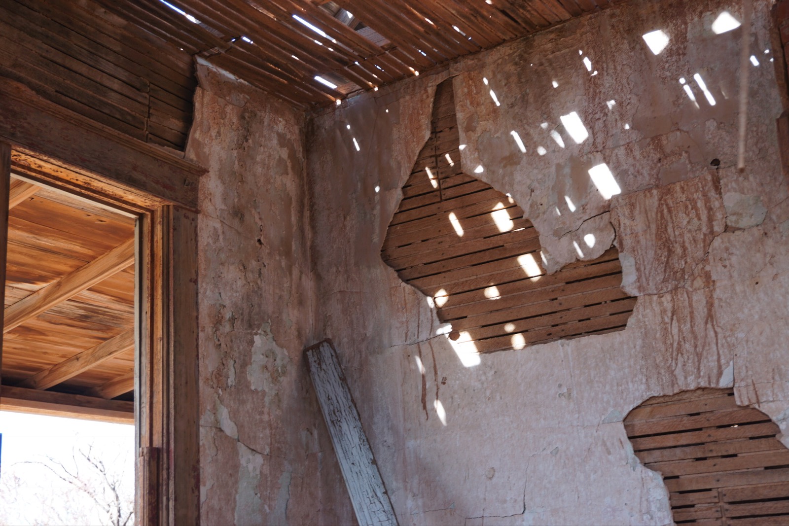 Solve Lathe and Plaster jigsaw puzzle online with 247 pieces