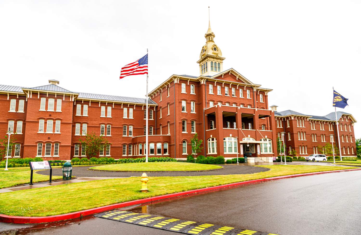 Solve "ONE FLEW OVER THE CUCKOO'S NEST" jigsaw puzzle online with 96 pieces