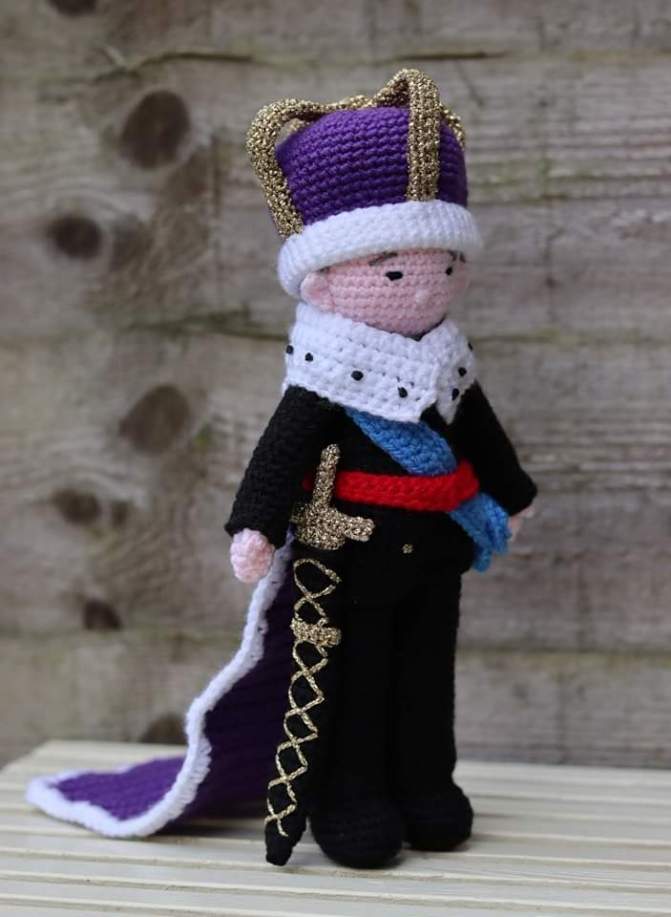 Solve A woolly king jigsaw puzzle online with 12 pieces