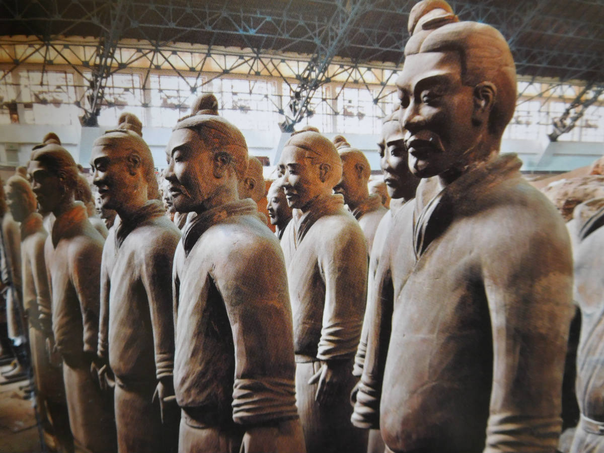 Solve terracotta army - China jigsaw puzzle online with 48 pieces
