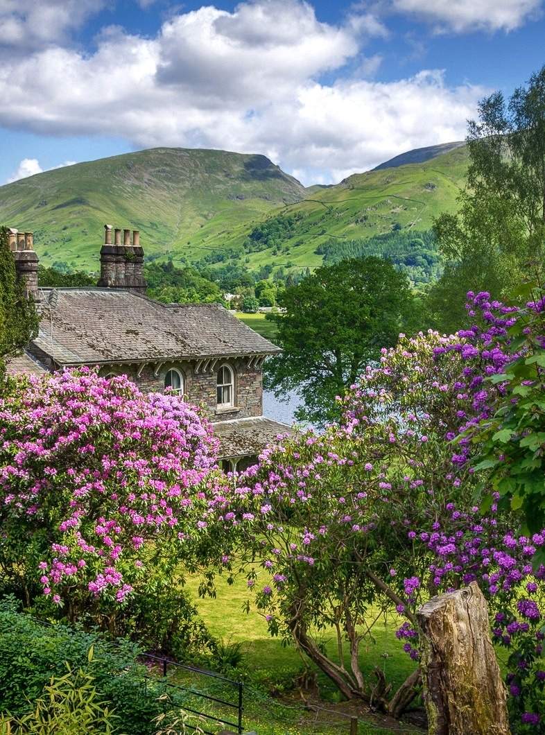 Solve Grasmere jigsaw puzzle online with 234 pieces