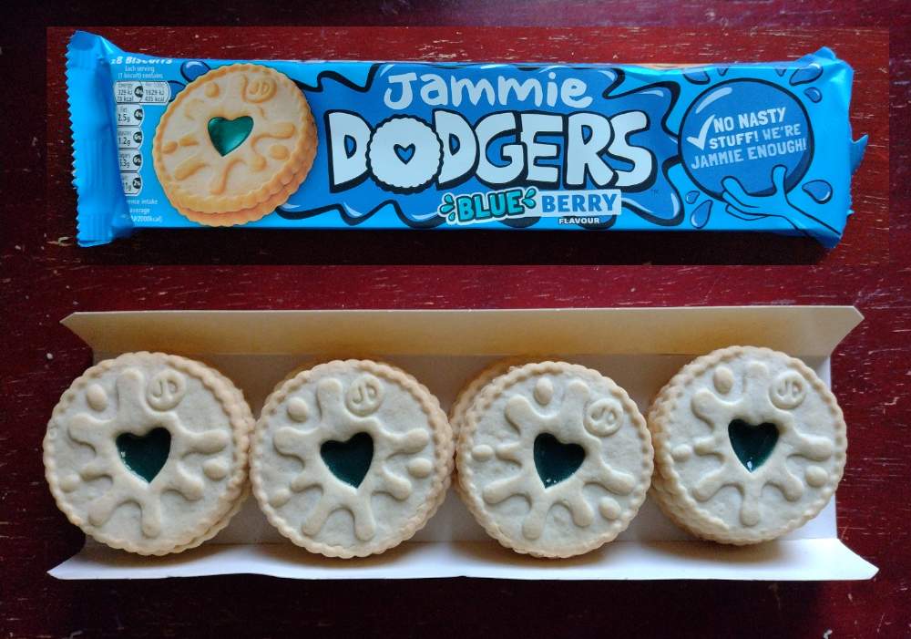 Solve Blueberry Jammie Dodgers jigsaw puzzle online with 12 pieces