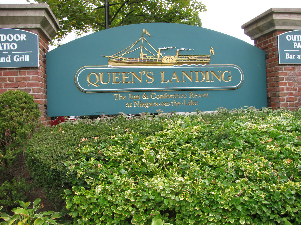 Solve Queen's Landing, NiagaraOnTheLake jigsaw puzzle online with 88 pieces