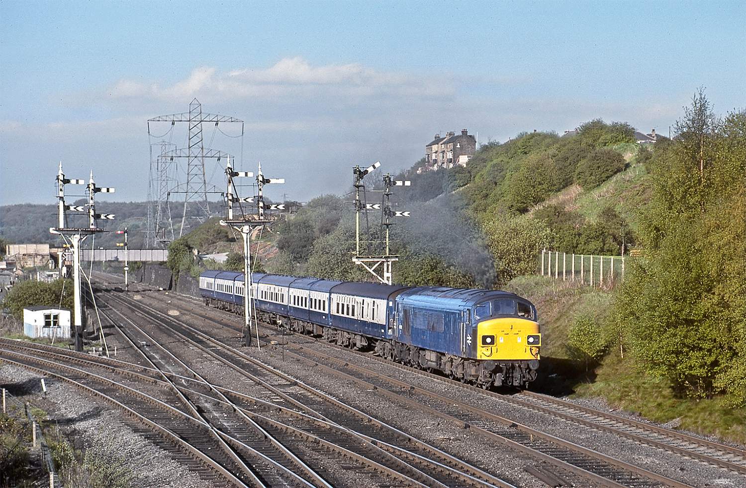 Solve Approaching Shipley. jigsaw puzzle online with 70 pieces