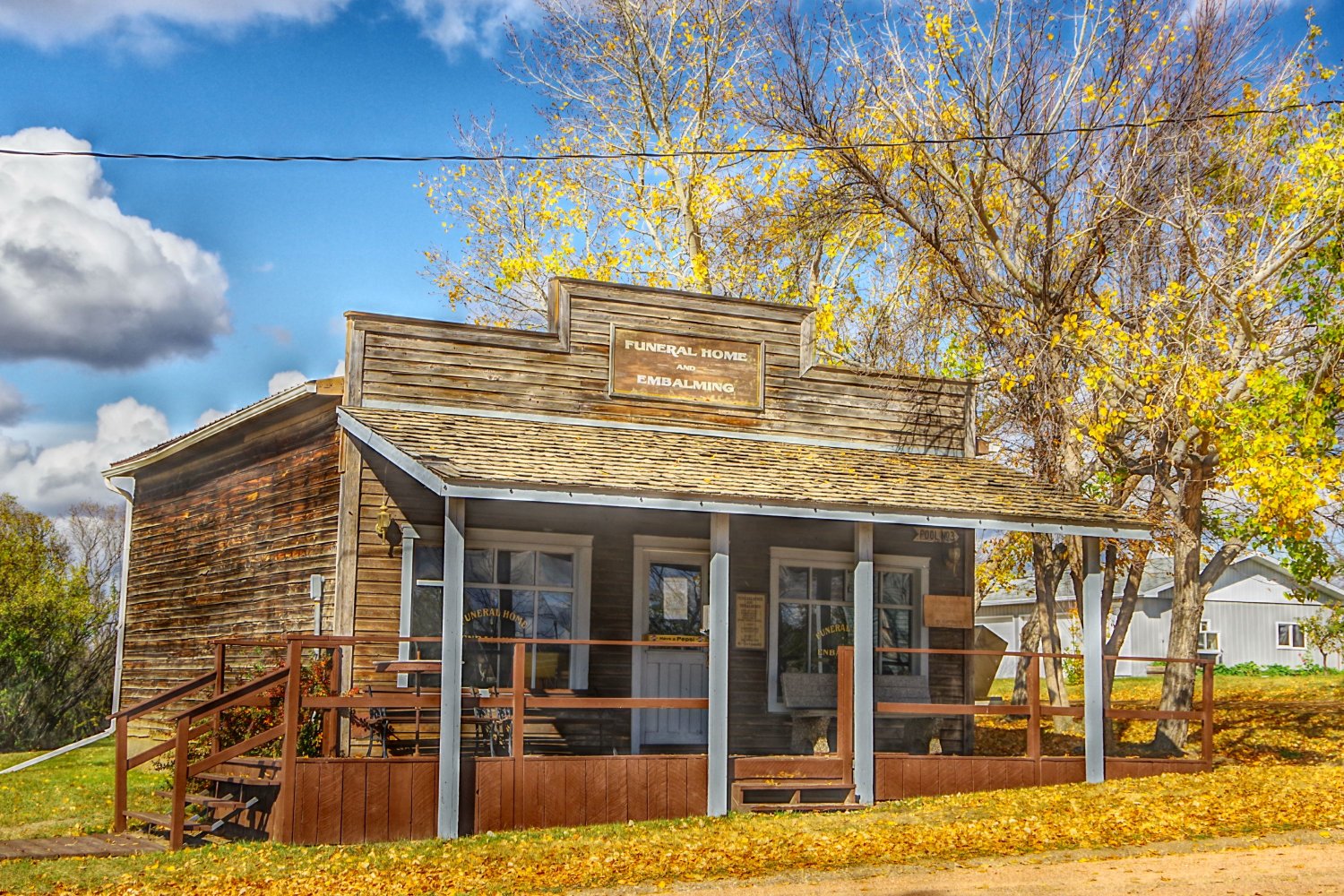 Solve Rowley Alberta 2 jigsaw puzzle online with 24 pieces